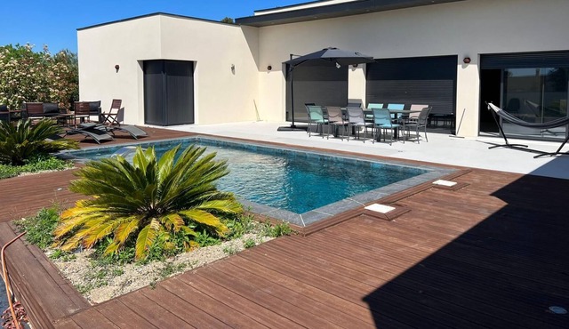 MAGNIFICENT CONTEMPORARY VILLA IN THE HEIGHTS OF NIMES