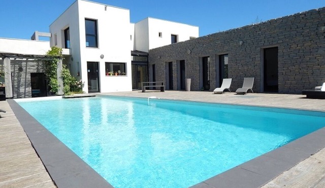 Magnificent new luxury villa with swimming pool and sauna, on the golf course