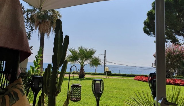 Magnificent luxury duplex with seafront terrace