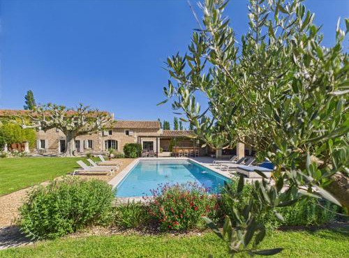 Magnifique Mas Provençal avec Piscine à Eygalières - 19 Couchages, 8 Chambres, Billard, et Plus ! - FR-1-599-3