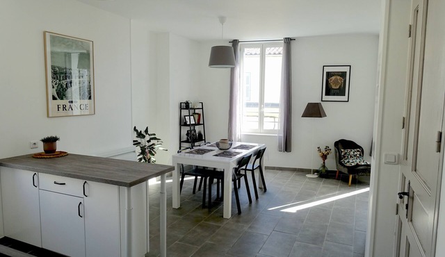Maison Carrée/coeur Historique de Nîmes - Superbe Appt 55m²