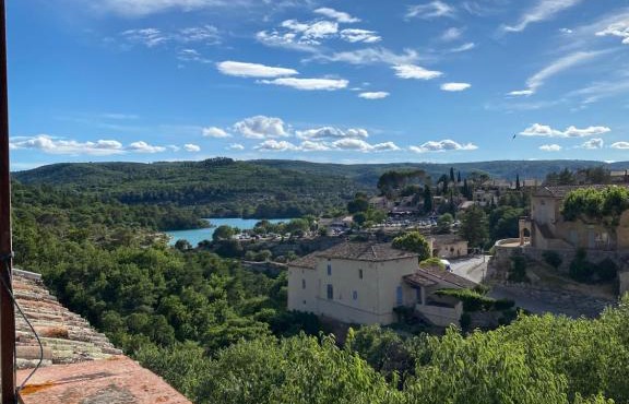 Maison de village à Esparron de verdon vue lac