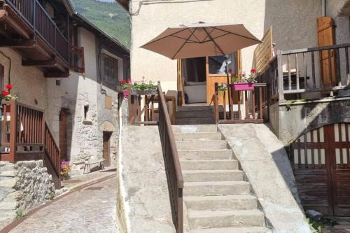 maison de village au calme dans quartier médiéval
