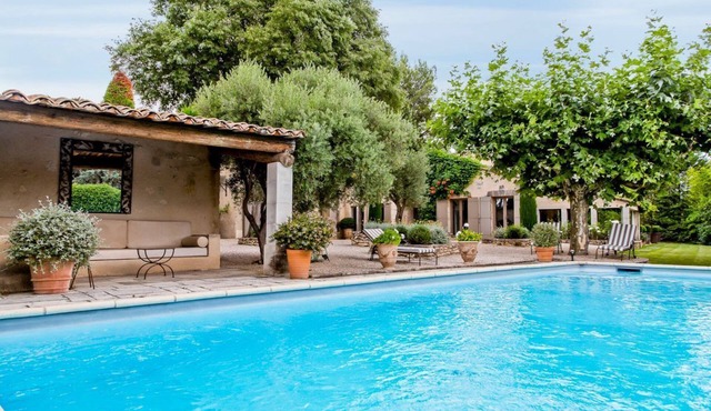 Maison Des Cypres - Four Bedroom Villa, Sleeps 6