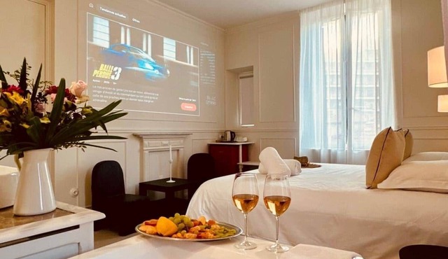 Maison LYO - "Lys" Romantic Luxury Suite