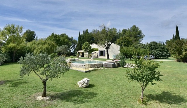 Maison Satine, a beautiful authentic holiday home for 6 people with a private pool in Provence!