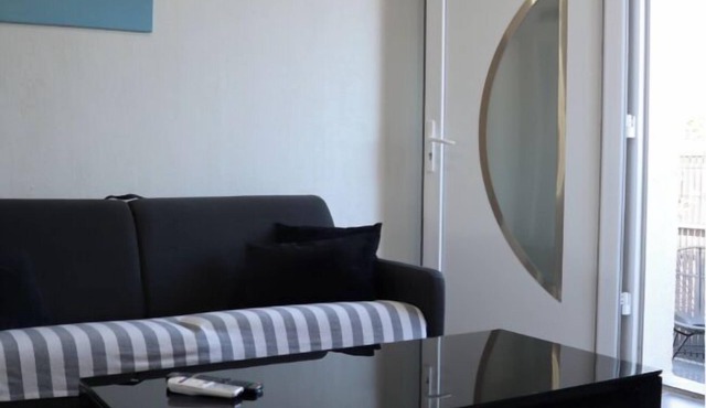 Marseille Apartment T2 Swimming pool + Parking (on the 1st floor of a villa). Very quiet.