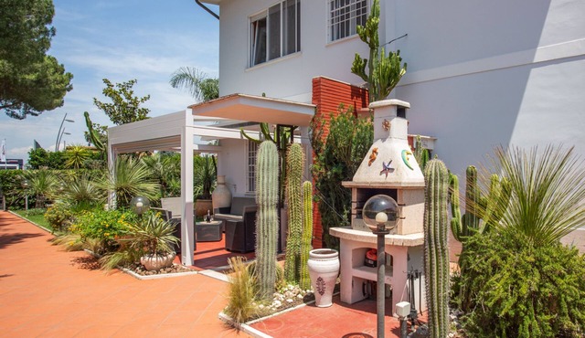 Marvelous Villa with enjoyable outdoor hot tub, 300m from the sea