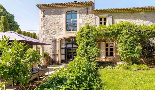 Mas De Roussan - Four Bedroom Villa, Sleeps 8
