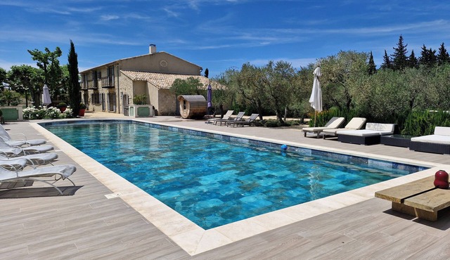 Mas de prestige in Saint Rémy de Provence, swimming pool, spa, sauna. Ideal for families!