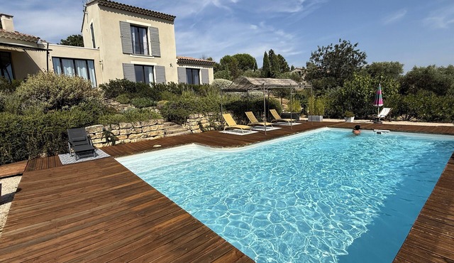 Mas Donalia with swimming pool and panoramic view in a beautiful Provencal village