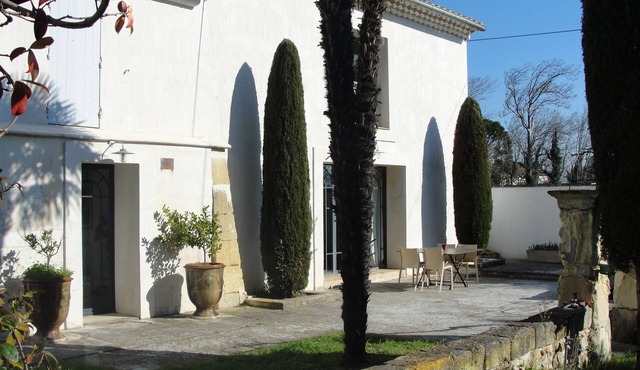 MAS EN ARLES CAMARGUE ALPILLES