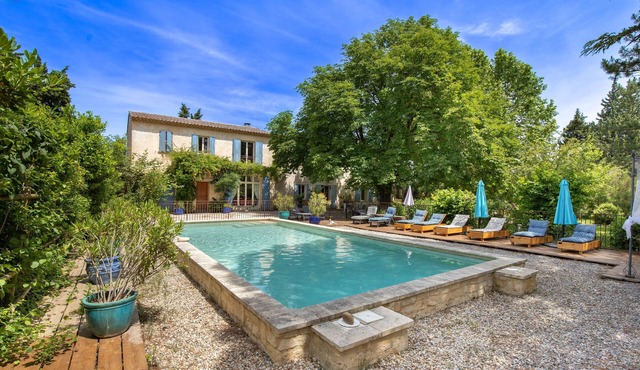 Mas provençal 14 people 5 minutes from l'Isle-sur-la sorgues