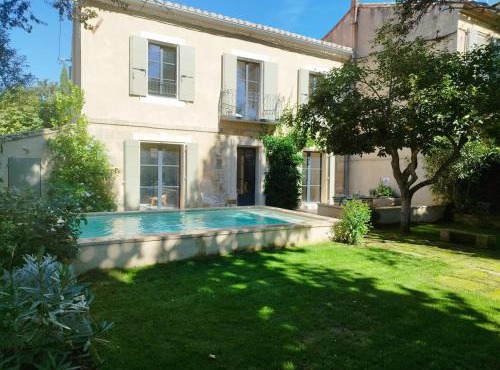 Mas provençal avec piscine au coeur de Fontvieille
