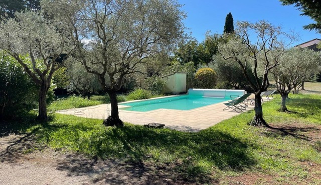 Mas provençal with swimming pool, large garden - near L'Isle-sur-la-Sorgue