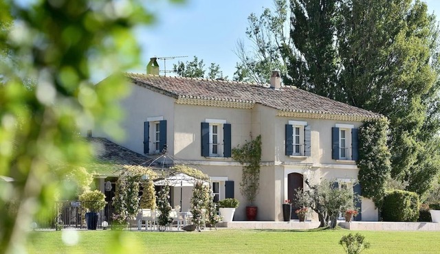 Mas Saint Jean on the Domaine de Malaga in Maussane-les-Alpilles