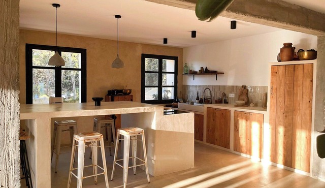 Mediterranean house between vineyards and sea