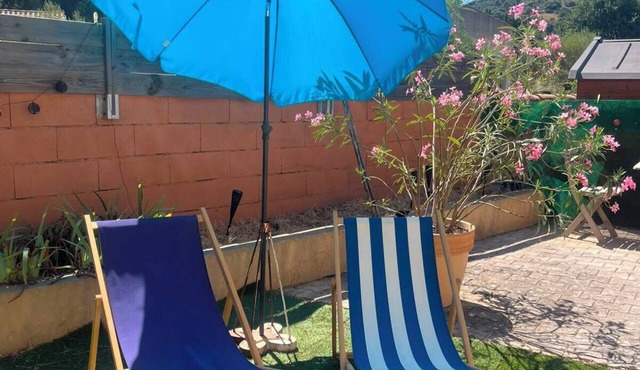 Mezzanine studio, air conditioning, private outdoor area & parking