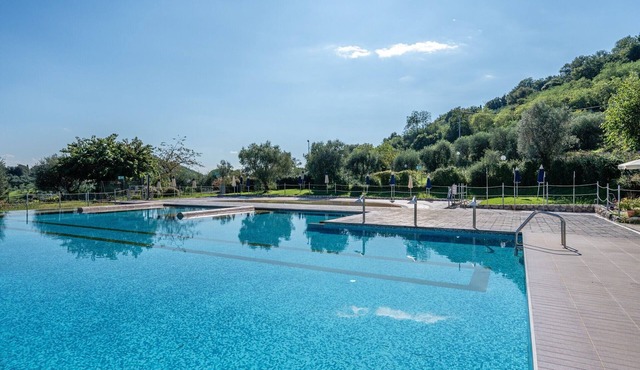 Mobile Home 'Camping Belsito Venere 515' with Shared Pool, Wi-Fi and Air Conditioning