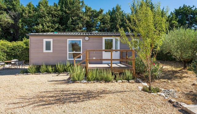 Mobile Home "In Provence" with Private Terrace, Wi-Fi, and Air Conditioning