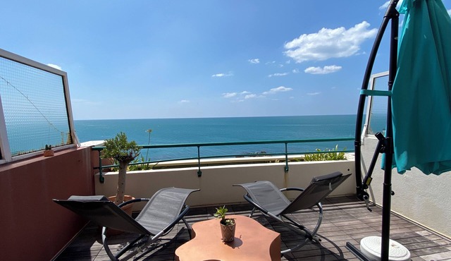 Modern apartment breathtaking sea view and waterfront