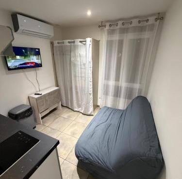 Modern Studio Near Velodrome Stadium Great Location