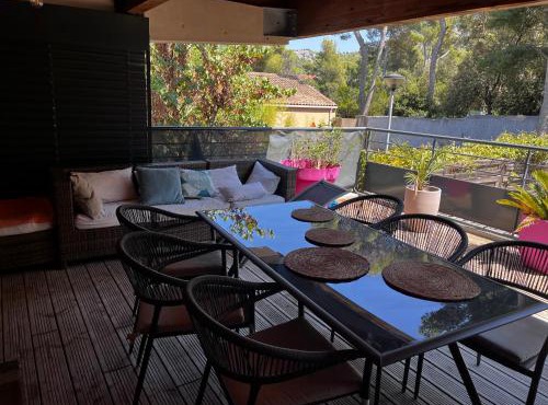 Morgiou Sormiou Marseille T4 climatisé familial - 3 Chambres - Terrasse bois - jardin privatif - Calanques à pied - Plages & Vélodrome à 10 min - Idéal Familles & Randonneurs & Grimpeurs - Escalade à 5 min - Marseille Sud