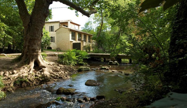 Moulin de Carrière, dans un parc de 2 hectares à Uzès