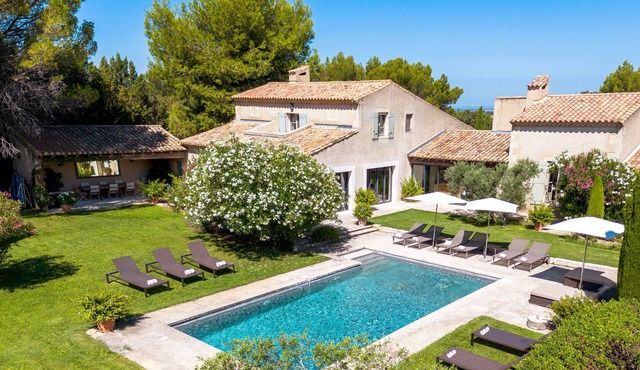 New Eygalières Farmhouse: 6BR/Pool/Garden/Views