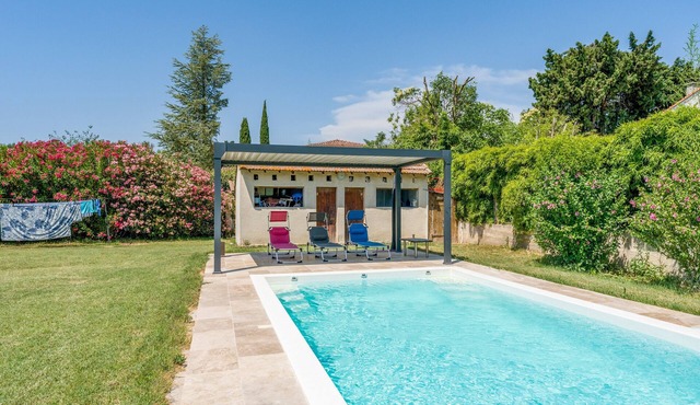 New Studio at the Gateway to the Alpilles with Pool and Large Garden