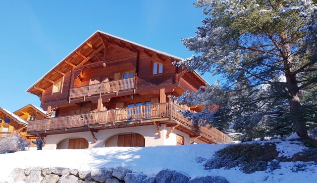 NICE 8 PERSONS SEMI-DETACHED CHALET