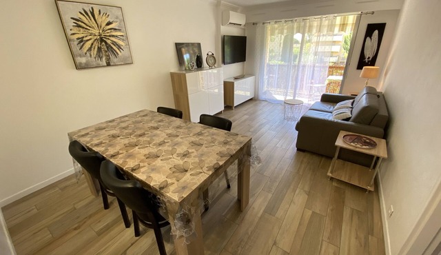 Nice and quiet apartment 1 mm from Fréjus port