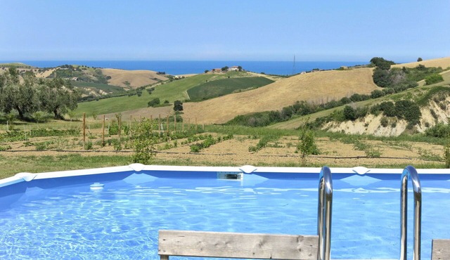 Nice apartment in villa with hot tub, A/C, WIFI, pool, TV, patio, pets allowed and panoramic view