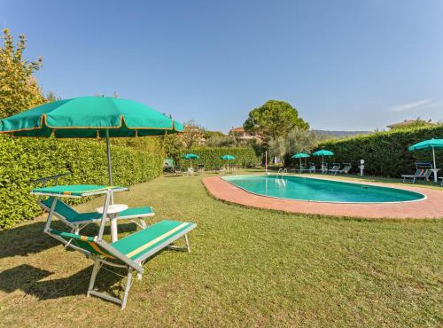 Nice apartment in Tuoro sul Trasimeno with pool