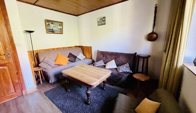 Nice Chalet With View On The Mountain