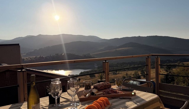 Odeillo Lodge | Lake View | Luxury | Sleeps 8 | Les Angles