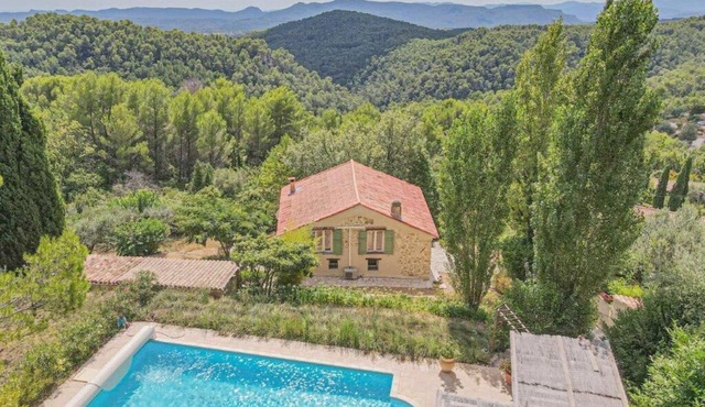Old farm restored in Provence 5 Bedrooms Swimming Pool Ideal for families!