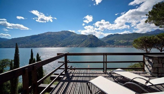 Olgiasca Villa Sleeps 12 Pool WiFi