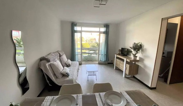 One-bedroom apartment with secure parking, 50 m from the beach 4SOL142