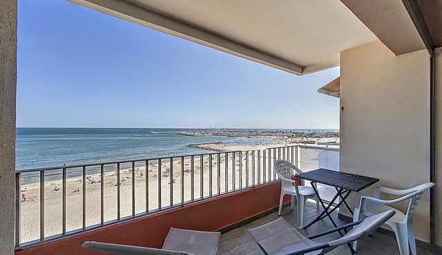 Palavas: 2-BR Sea View Apt, 6 Guests
