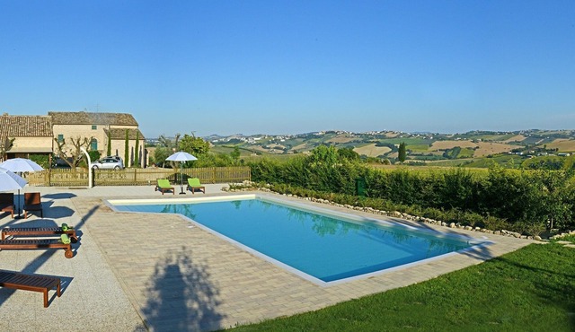 Panoramic Countryside Apartment with Private Pool – Nature & Relaxation