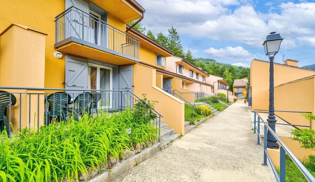 Peaceful alpine triplex escape