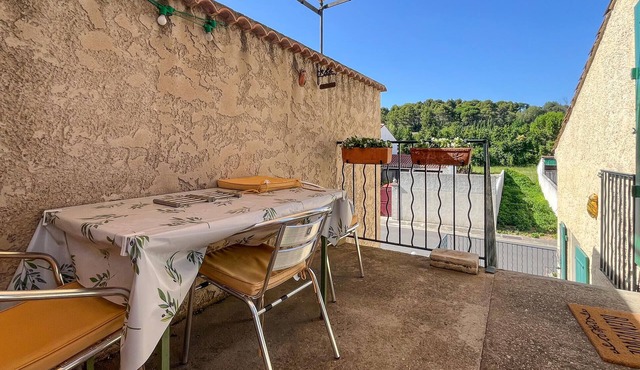 Pet friendly apartment in St-Rémy-de-Provence