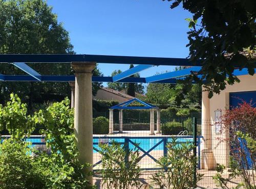 Petite maison avec piscine entre mer et montagne