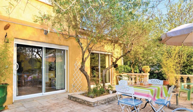 Pleasant cottage on the heights of Nîmes, just 5 minutes from downtown, in a quiet residential area
