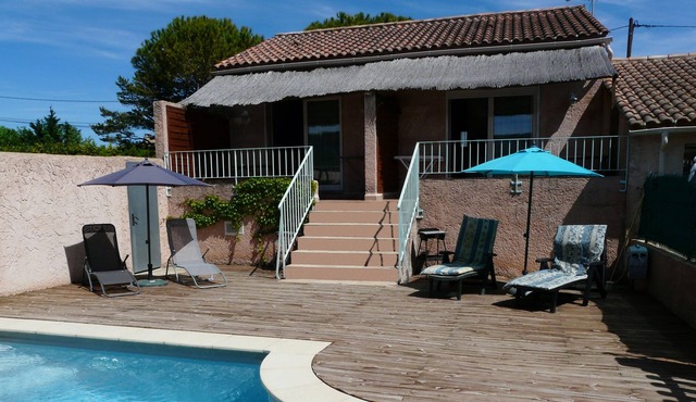 Pleasant studio cabin in a private house located in Cavaillon, sleeps 4.
