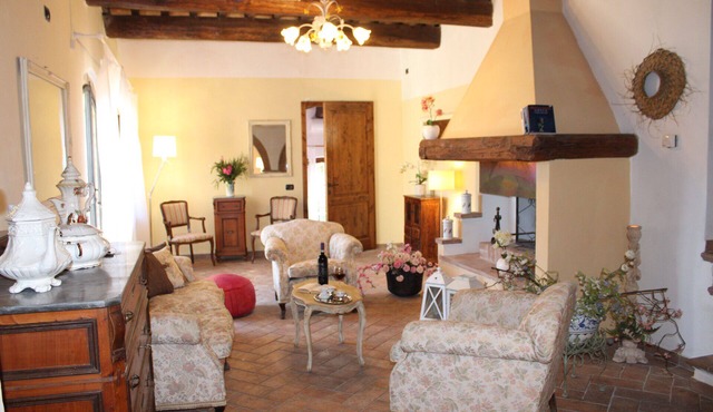 Podere Palazzolo - Tipica Casa Colonica nel Cuore Della Toscana