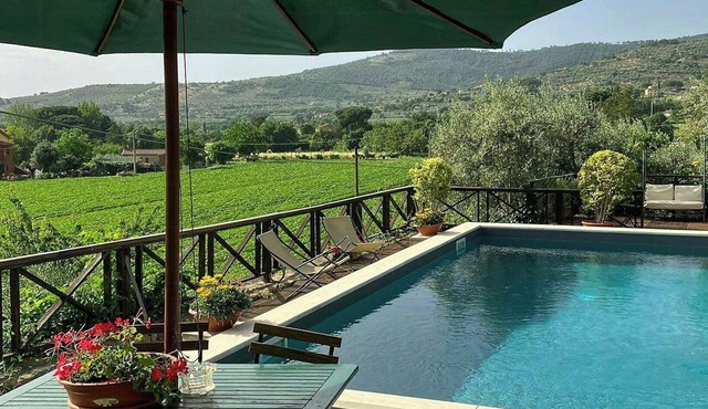 Pool villa with panoramic view in Cortona