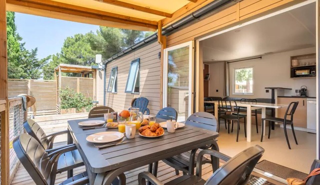 Premium Mobile Home for 6 People 4-Star Beach Access – Pool & Air Conditioning