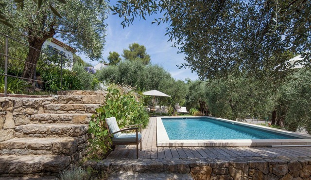 Provençal villa with pool in Valbonne